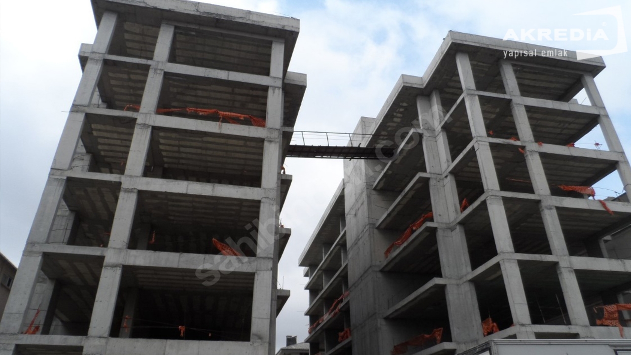 FLORYA DA 9000 M2 OKULA,YURDA,HASTANEYE,OTELE UYGUN YENİ BİNA